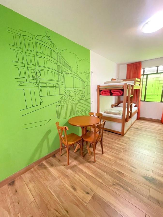 Jardim Botanico House Hostel Curitiba Luaran gambar