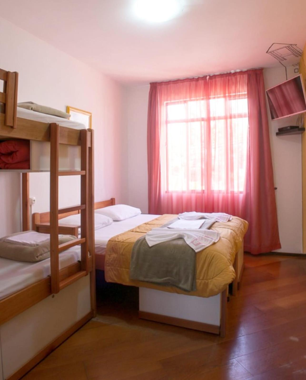 Jardim Botanico House Hostel Curitiba Luaran gambar